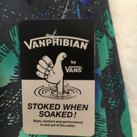 Men’s Vans Shorts - Picture 2 of 7